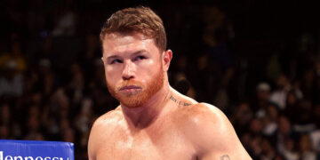 Бивол признался, что не смотрел бой Сауля Альвареса и Мунгии, но планирует это сделать