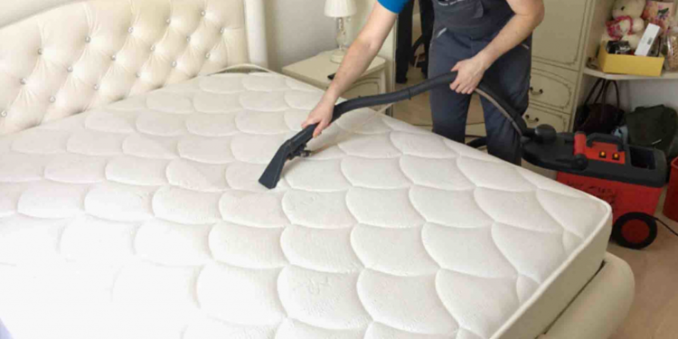 Как правильно почистить матрас