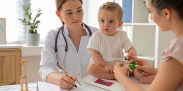 Що потрібно знати батькам про медичне страхування дітей?