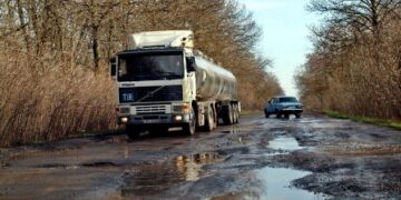 На трасі в Одеській області через опади автівки зносить у кювет | Надзвичайні події Одесса та область