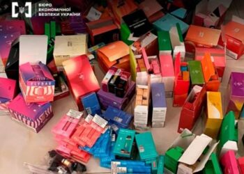 Молодий одесит нелегально продавав електронні сигарети в Інтернеті