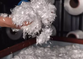 Полимерная фибра в бетонных смесях: когда и зачем ее использовать?