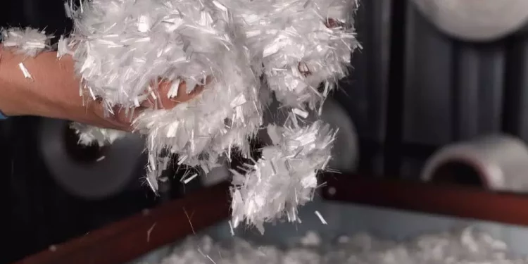 Полимерная фибра в бетонных смесях: когда и зачем ее использовать?