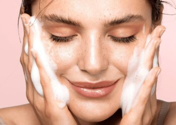 Профессиональное очищение кожи лица: секрет здоровья и сияния