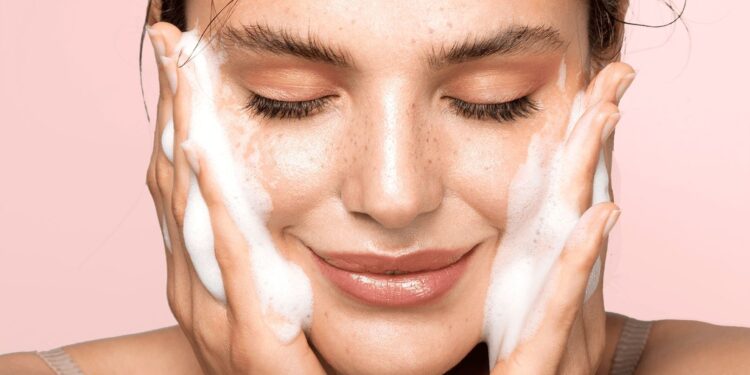 Профессиональное очищение кожи лица: секрет здоровья и сияния