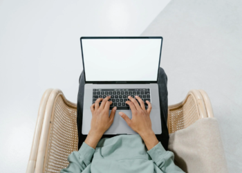 Найкращі недорогі ноутбуки 2024 року: моделі для роботи, навчання, ігор, розваг