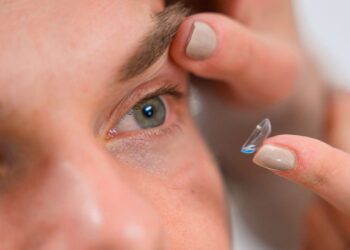 Режимы ношения и замены контактных линз: что нужно знать