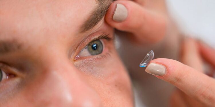Режимы ношения и замены контактных линз: что нужно знать