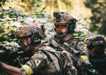 Міфи та реальність про військові каски: наскільки вони ефективні?