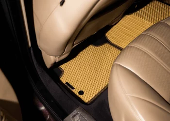 Выбор ковриков в машину Cadillac: удобство, защита и стиль