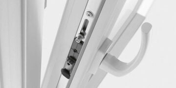 Оконная фурнитура: основные элементы и их значение