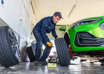 Уход и обслуживание летних покрышек 195/65 R15: безопасность и экономия