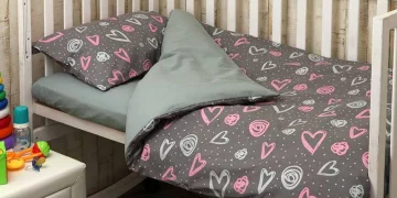 Как выбрать идеальные постельные принадлежности для детской кроватки: советы родителям