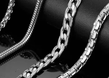 Как носить белое золото: советы для стильных комбинаций