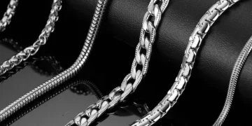 Как носить белое золото: советы для стильных комбинаций