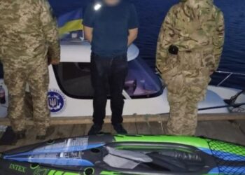 На Одещині прикордонники затримали чоловіка, який на човні намагався потрапити до Молдови