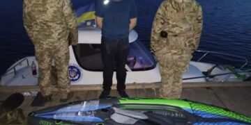 На Одещині прикордонники затримали чоловіка, який на човні намагався потрапити до Молдови