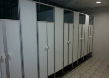 Душеві перегородки з ЛДСП: практичне рішення для сучасного інтер’єру