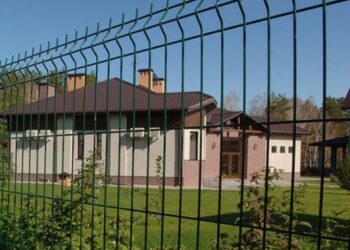 Секционный 3D-забор: современный дизайн и надежность для вашего участка