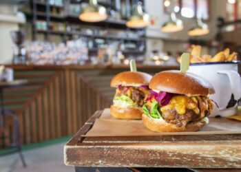 Яке обладнання потрібне для автоматизації обліку у кафе, ресторані чи барі