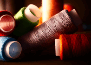 Голки, нитки й стібки: як правильно працювати з трикотажем