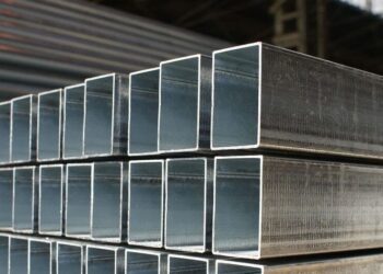 Проф труба оцинкованная: особенности, размеры и использование