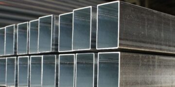 Проф труба оцинкованная: особенности, размеры и использование