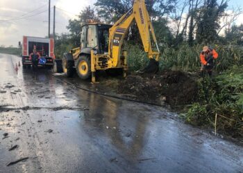 Ситуація на дорогах пiсля зливи в Одесі: на одній з вулиць відсутній рух