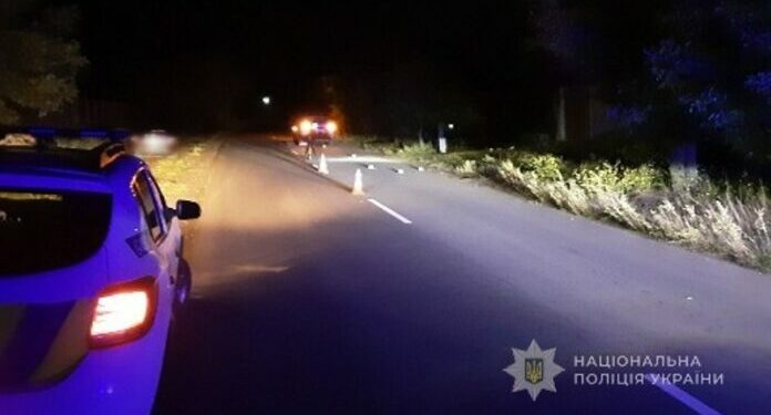 На Одещині водій автомобіля збив чоловіка і втік з місця ДТП