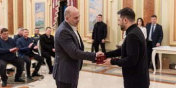 Зеленський нагородив українських енергетиків