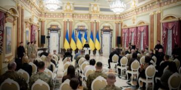 Зеленський вручив сертифікати на житло Героям України та родинам загиблих Героїв