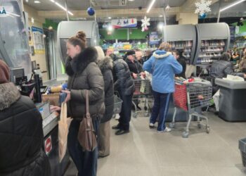 Чи є в Болграді ажіотажний попит в магазинах після тимчасового обмеження руху на трасі Одеса — Рені та які ціни: оглядаємо торгові точки 