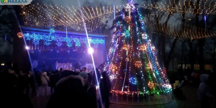 Колядки, хоровод та сюрприз від ялинки: у гості до ренійців завітала новорічна казка