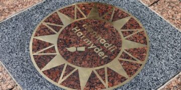 В Одессе открыли новое имя на Аллее звезд: почтили художника