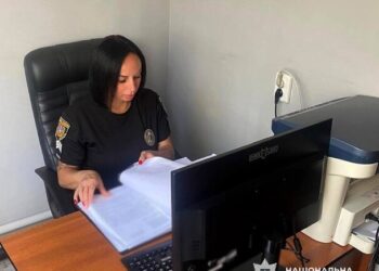 В Одесской области полицейская и многодетная мама Елена Осадча объединяет службу, волонтерство и воспитание троих детей