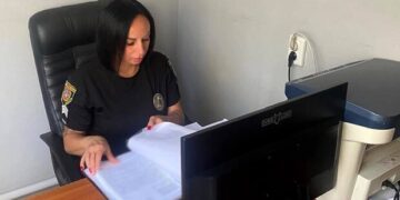 В Одесской области полицейская и многодетная мама Елена Осадча объединяет службу, волонтерство и воспитание троих детей