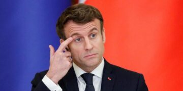 Європі доведеться відновити діалог з Путіним, — Макрон