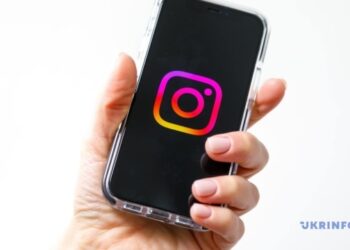 У кіберполіції попередили про шахрайську схему із «синіми галочками» в Інстаграмі