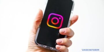 У кіберполіції попередили про шахрайську схему із «синіми галочками» в Інстаграмі