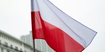 Польський уряд змінює правила допомоги українським біженцям