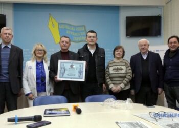 Понад 40 років на посаді: редактор газети з Київщини потрапив до книги рекордів України