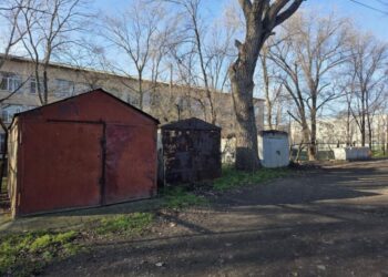 Арцизька міська рада примусово демонтує гаражі навколо школи, якщо власники не приберуть їх самостійно