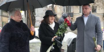 Церемонія покладання квітів та вшанування пам’яті мільйонів невинних людей, знищених нацистським режимом.