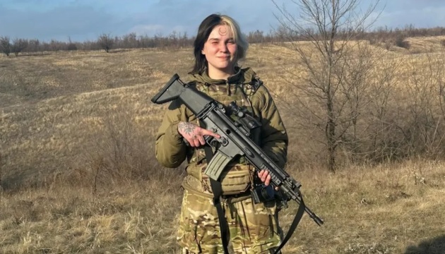 На війні загинула операторка дронів, журналістка і мисткиня Лана Чорногорська