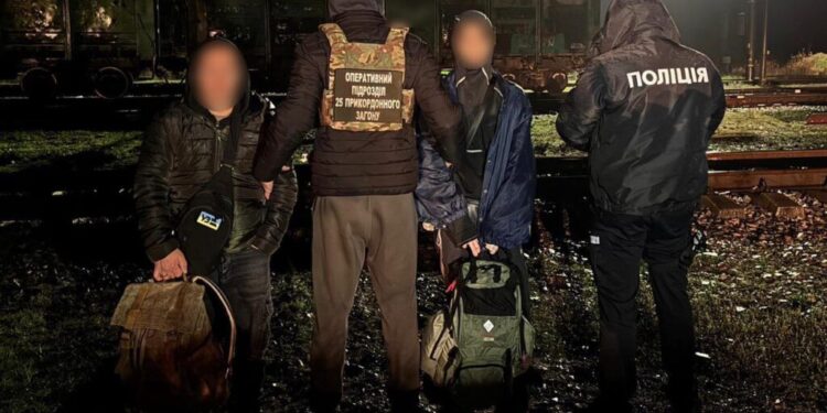 Мешканець Болградського району вивозив військовозобов’язаних до кордону у вантажному вагоні потяга