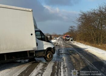 Поблизу Шабо легкове авто «влетіло» у фуру: водій загинув на місці | Махала
