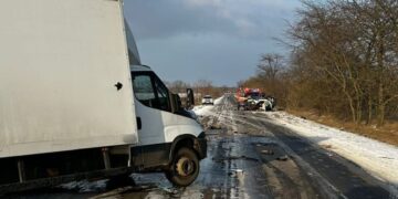 Поблизу Шабо легкове авто «влетіло» у фуру: водій загинув на місці | Махала