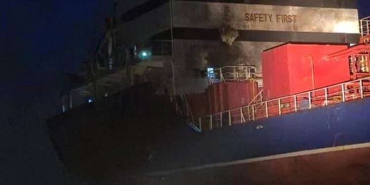 Росія вдарила по судну з кукурудзою та танкер з олією в порту на Одещині