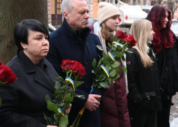 Сьогодні вшанували День пам’яті Героїв Крут, подвиг київських студентів, які 1918 року стали на захист незалежності України.