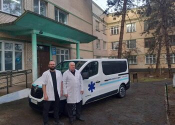 Старокозацька лікарня отримала у подарунок автомобіль